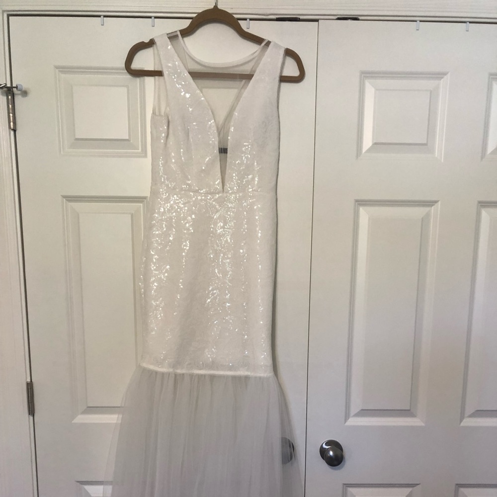 White bcbg sleeveless dress